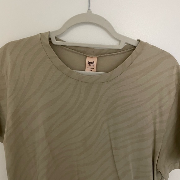 Smash and Tess Everyday T-shirt Dress in beige pattern, size small - Picture 4 of 7